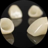 <a href='/en/services/crowns/metal-free-crowns'>Metal-Free Crowns</a>